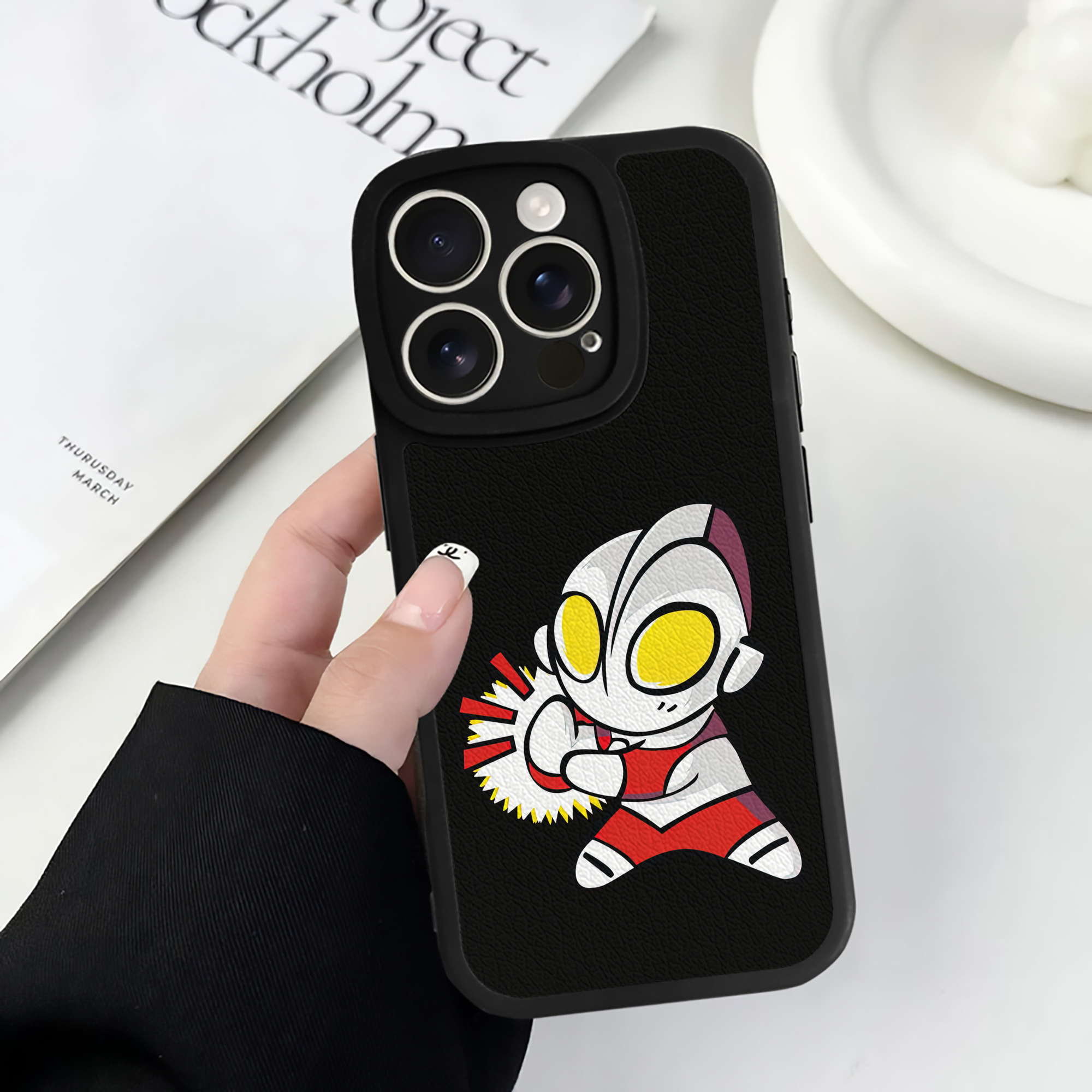 （画像用） ウルトラマン Ultraman 【iPhone 16シリーズ対応】シリコンスマホケース（レザー調） 材質：シリコン